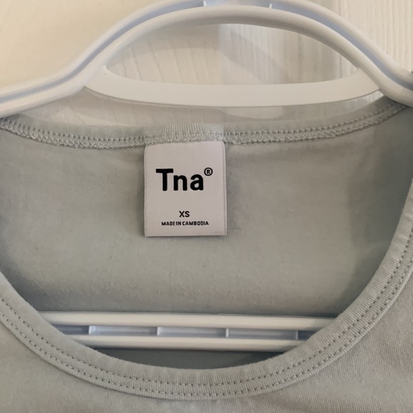 Aritzia TNA Malibu Cropped Tee - Picture 2 of 3